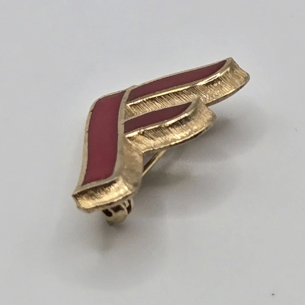 Lisner Brooch Pin Red Gold Tone Initial Letter F Enamel‎ Vintage Accessory